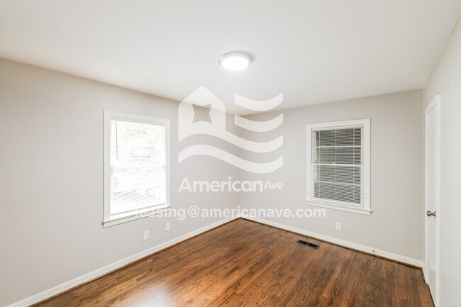 Building Photo - 4419 6th St E