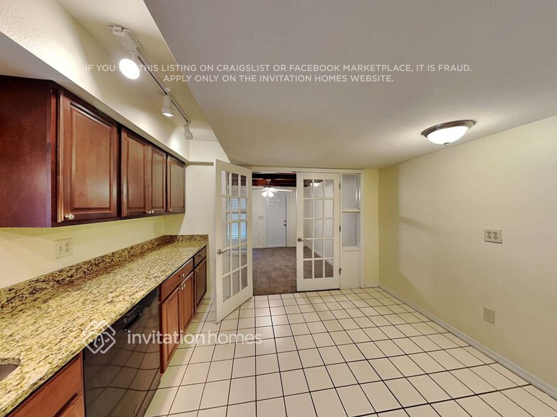 Building Photo - 322 W Hornbeam Dr