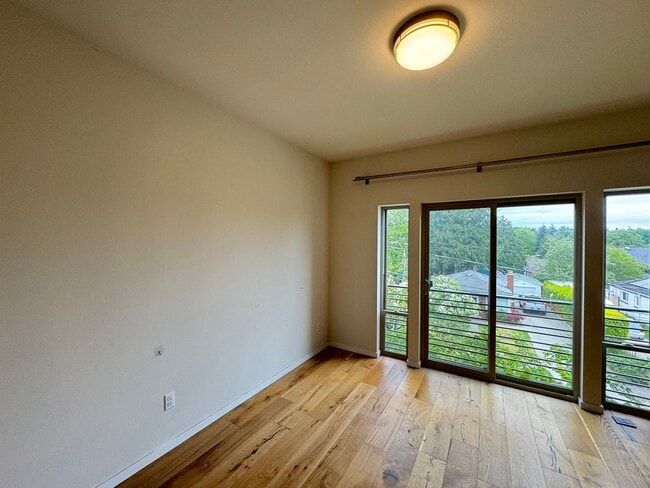 Building Photo - Modern 2018 Townhome with Rooftop Deck Nea...