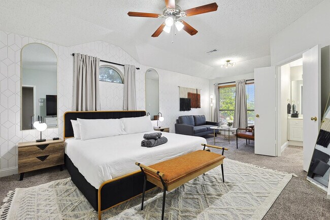 Building Photo - 967 Grand Central Pkwy