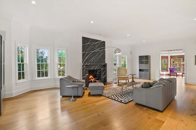 Building Photo - 355 Greens Farms Rd