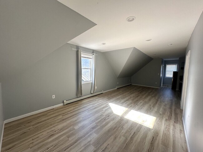 Building Photo - 212 Inslee Pl