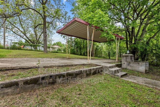 Building Photo - 500 61st St