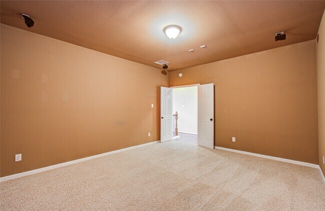 Building Photo - 28666 Pleasant Forest Dr