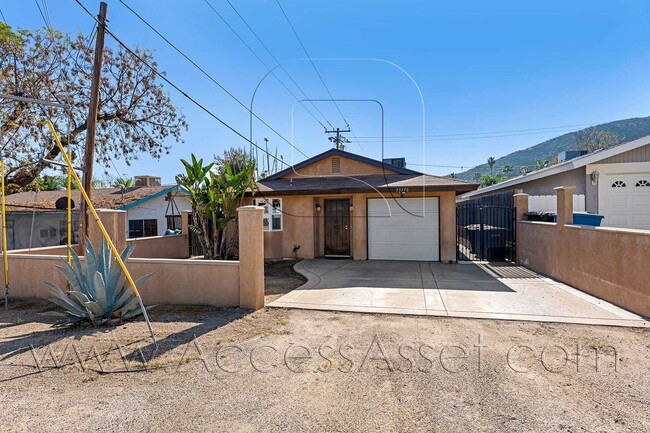 Building Photo - Stunning Mountain Views and Serene Living on Wood Street