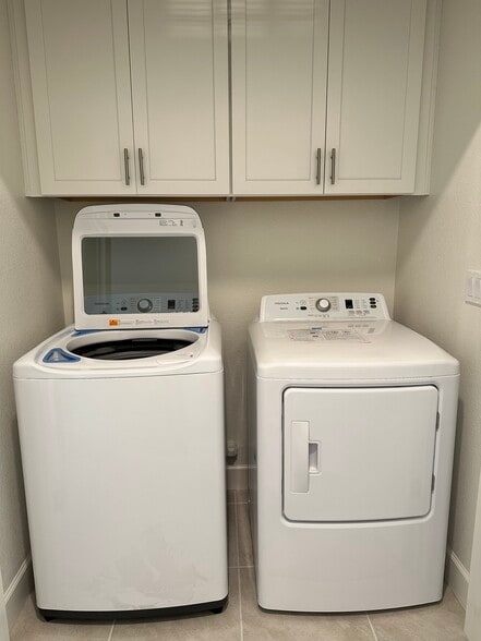 Building Photo - 5683 Drifton Way