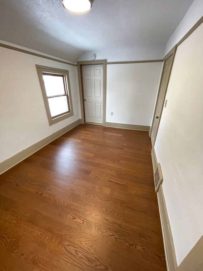 Building Photo - 217 N 25th Ave W