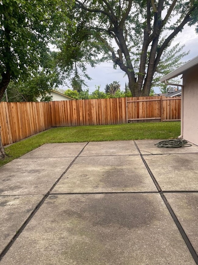 Building Photo - Available NOW