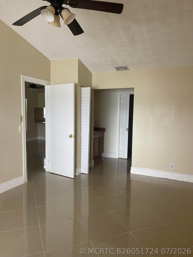 Building Photo - 1534 Royal Forest Ct