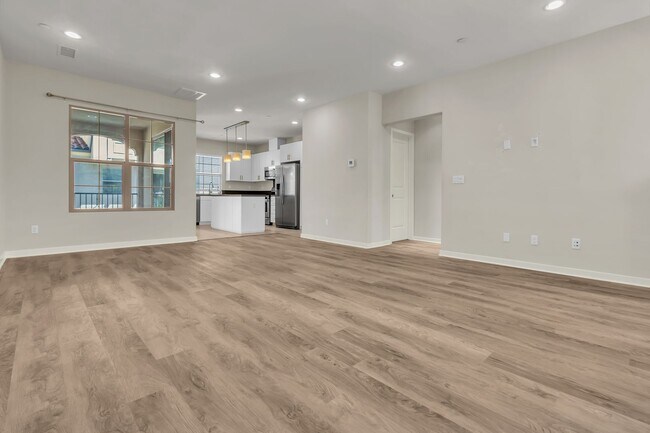 Building Photo - 71 Tallowood