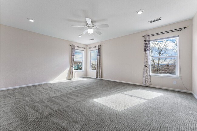 Building Photo - Lovable 3 Bed, 2.5 Bath Single Family Thor...