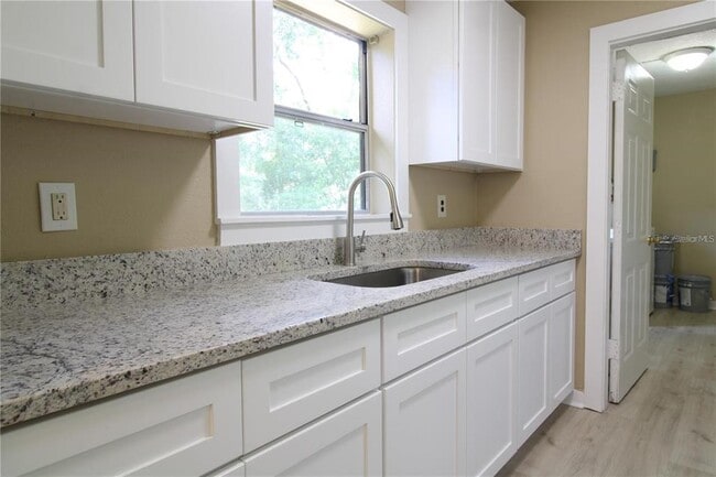 Building Photo - 1388 Whitewood Dr
