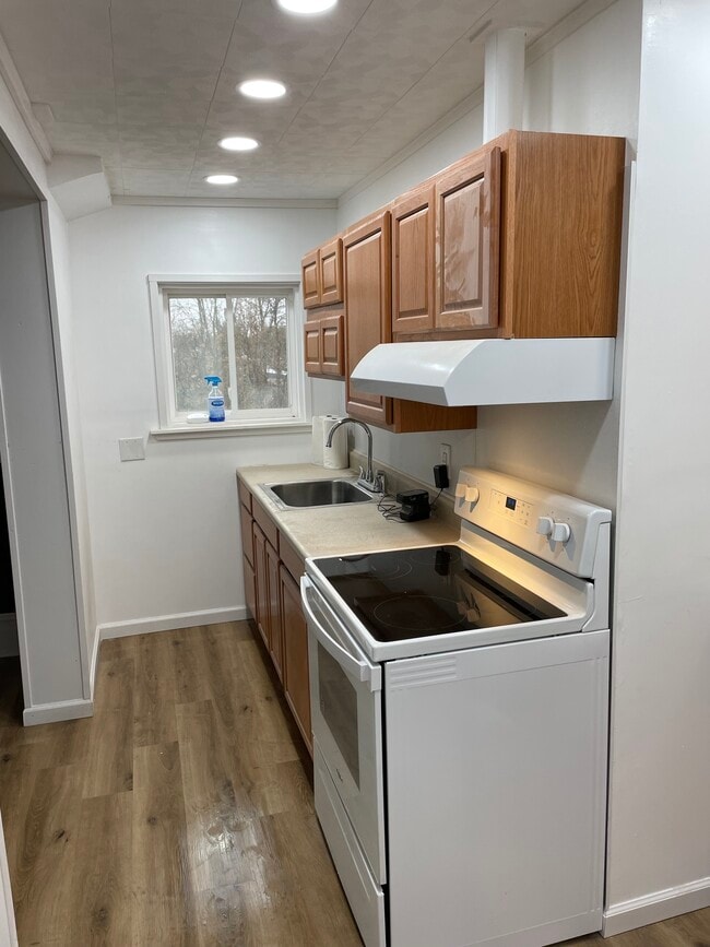 Building Photo - 23 Church St