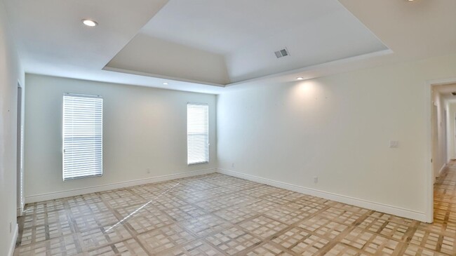 Building Photo - Spacious Home in Garden Grove for Lease