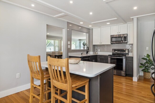Building Photo - 27 Riverview Rd