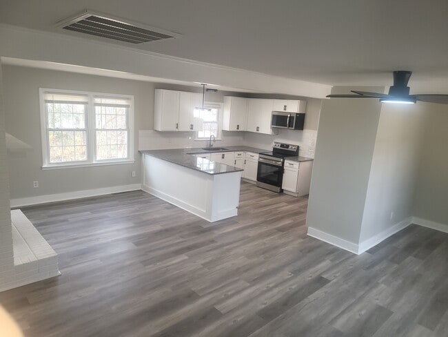 Building Photo - 530 N Main St