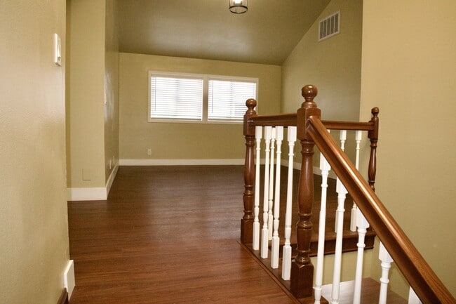 Building Photo - 2103 MacKay Ln