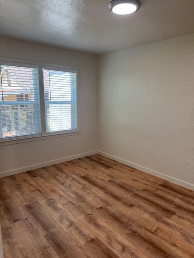 Building Photo - Downtown Home with One Car Garage and Fenced Backyard