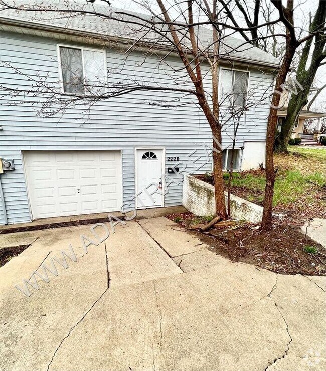 Building Photo - Beautiful 4 Bed Duplex in Independence-Ava...