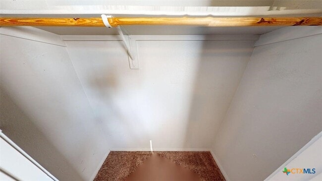 Building Photo - 601 Cattail Cir