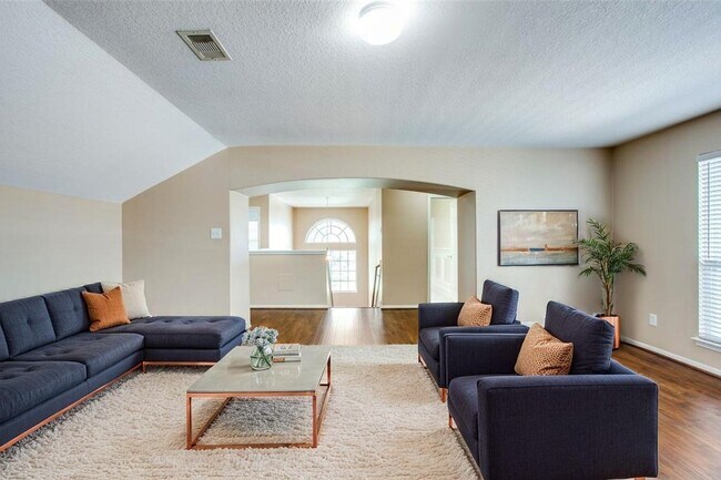 Building Photo - 9907 Valance Way