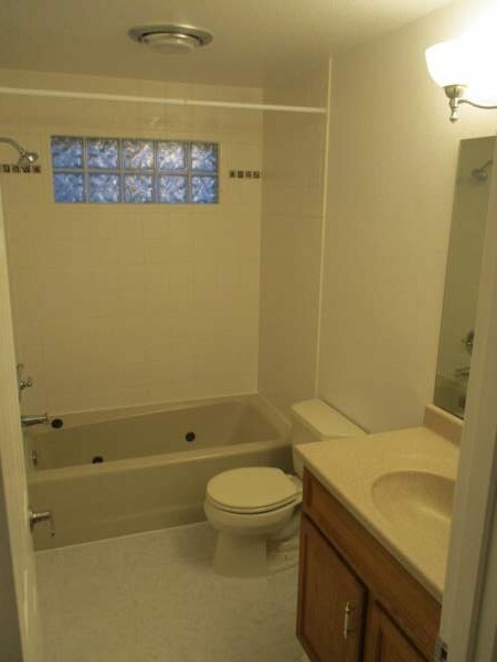 Building Photo - Wonderful 3 Bedroom Rambler in West Park E...