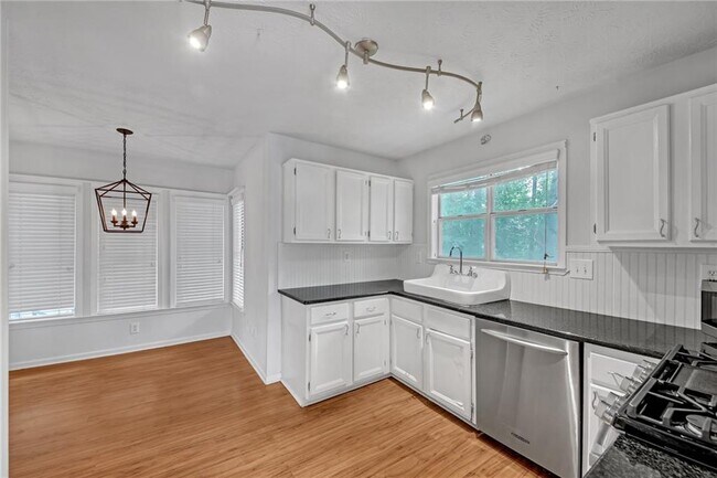 Building Photo - 4440 Coventry Ct