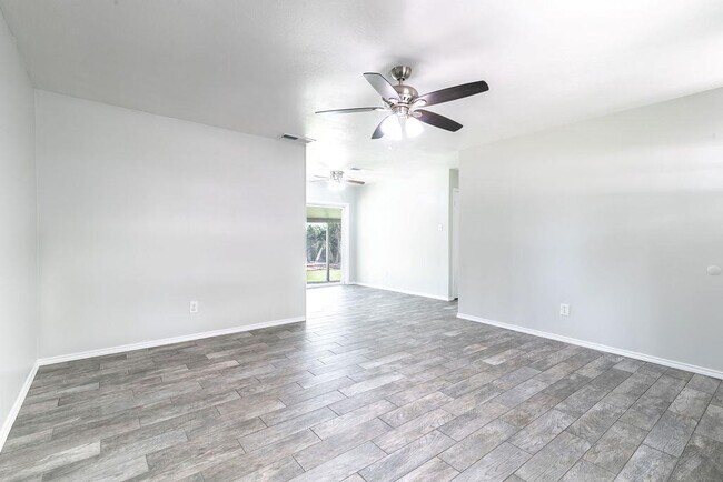 Building Photo - 1515 Glenmeadows Dr