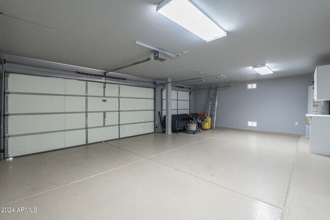 Building Photo - 6326 W El Cortez Pl