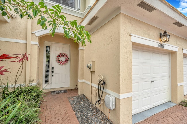 Building Photo - 6086 Seminole Gardens Cir