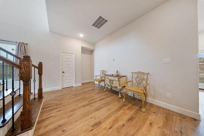 Building Photo - 2019 Olivos St
