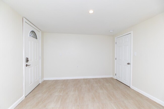 Building Photo - 53 St Germain St