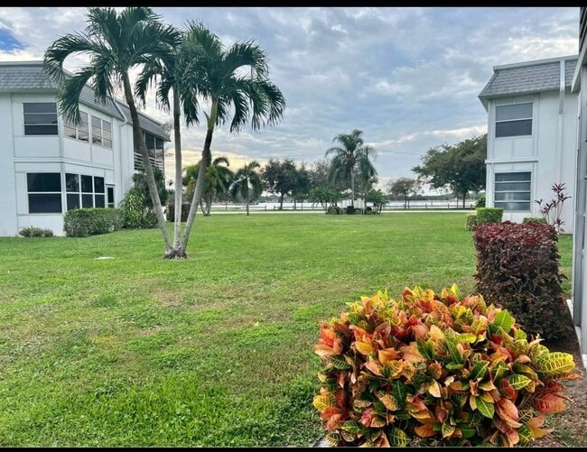 Building Photo - 3040 Lake Osborne Dr