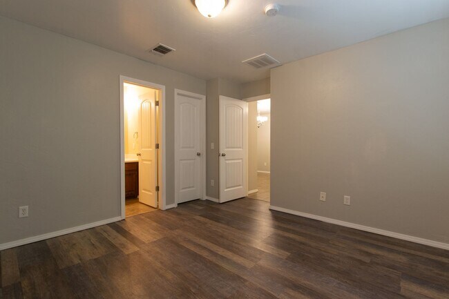 Building Photo - 15316 Nightshade Dr