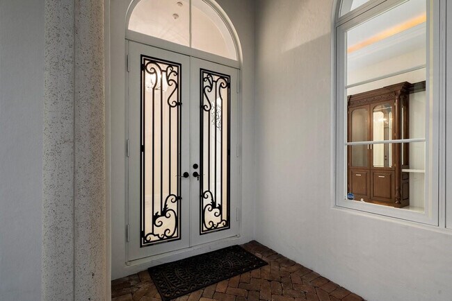 Building Photo - 549 NE 19th Ave