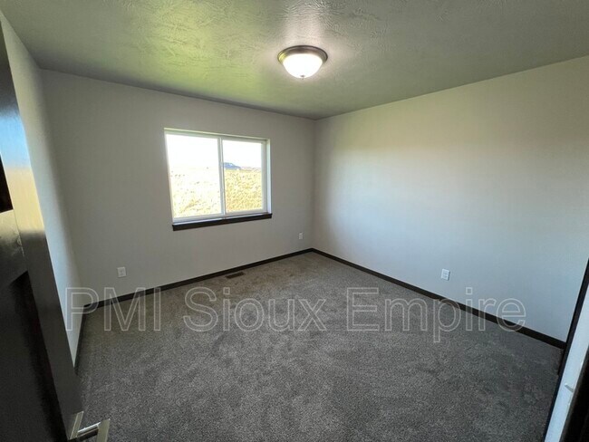 Building Photo - 6171 S Alki Pl