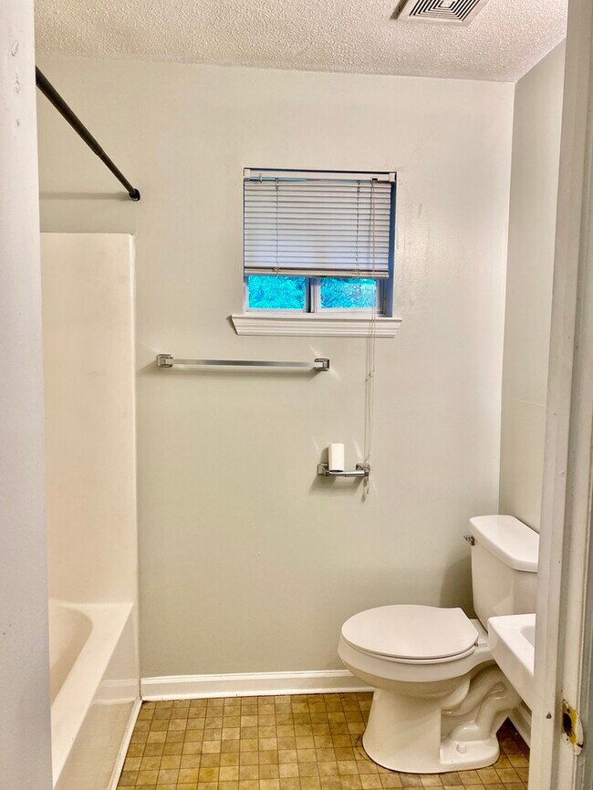 Building Photo - Red Bank 1Bed/1Bath Apartment