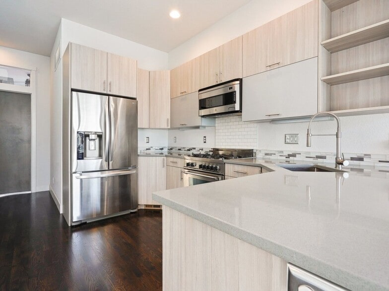 Building Photo - 1030 W 37th Ave