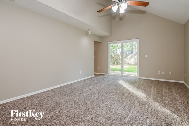 Building Photo - 6835 Candlewood Dr S