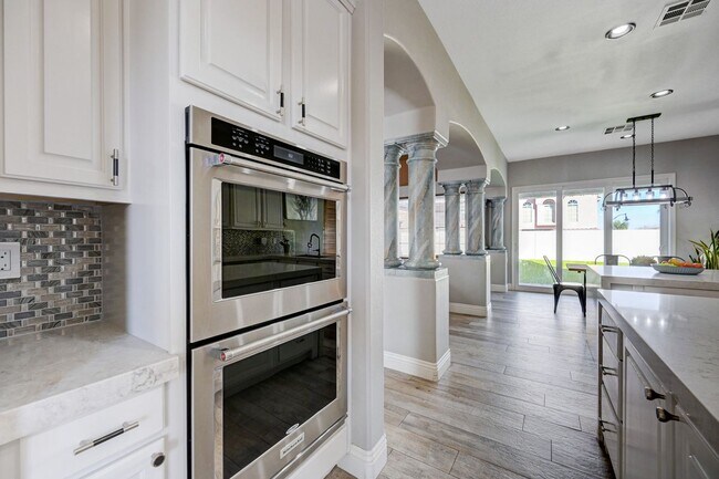 Building Photo - 9738 Bear Trap Ct