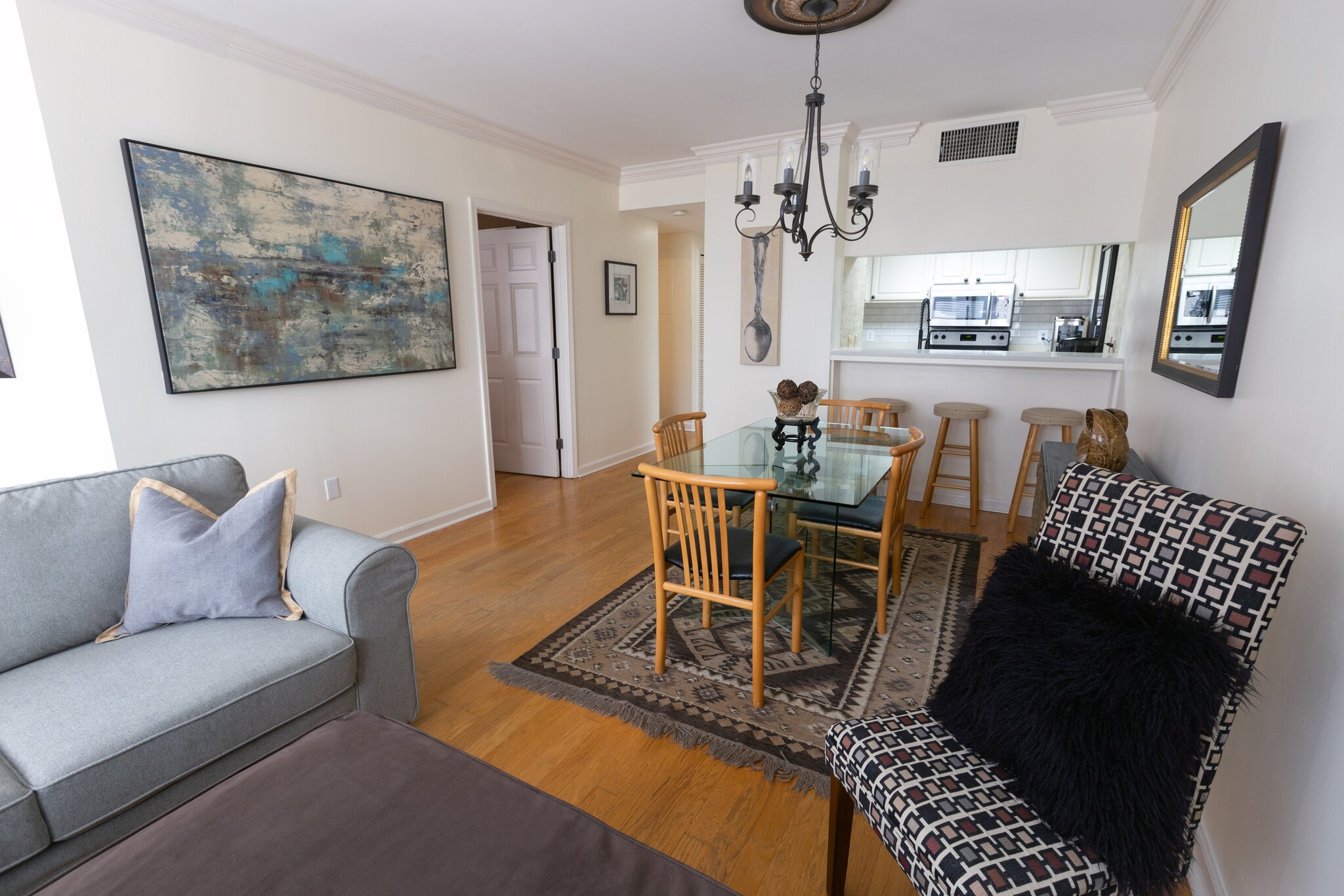 Building Photo - 3481 Lakeside Dr NE