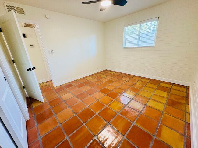 Building Photo - 817 S Melody Ln