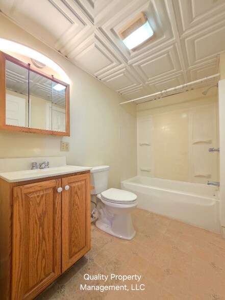 Building Photo - 128 Hammond St