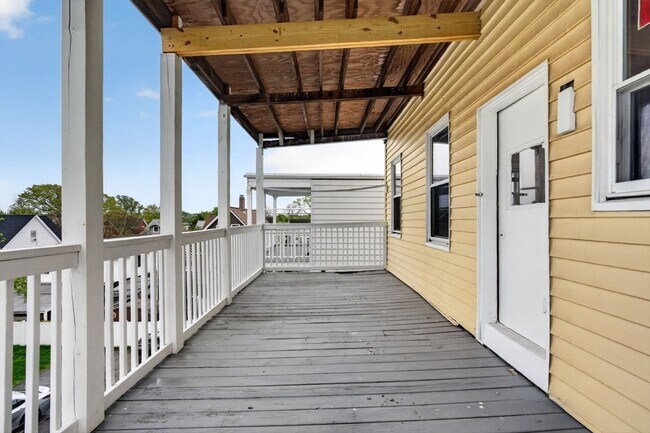 Building Photo - 64 Topliff St
