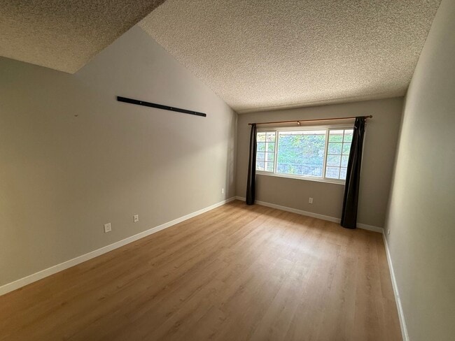 Building Photo - Newly Renovated Home on a Quiet Cul-de-Sac – Available Now