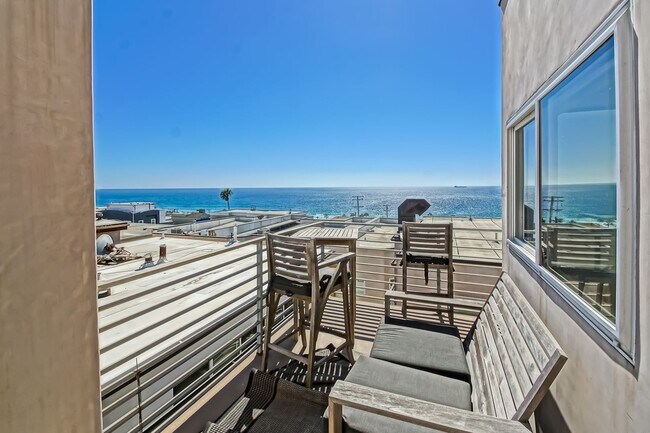 Building Photo - 4021 Crest Dr