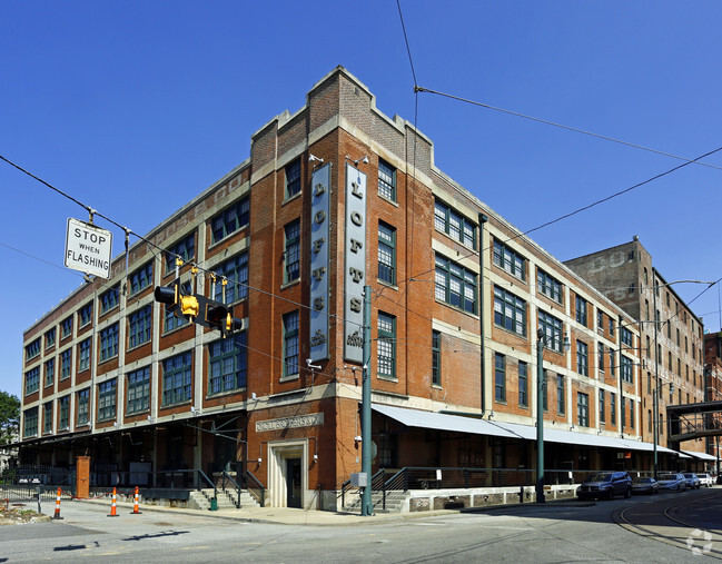 Primary Photo - The Lofts at South Bluffs