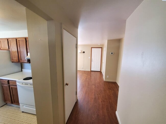 Building Photo - 305 S Mayfield St