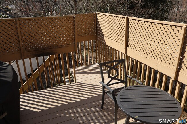 Building Photo - 25 W Silver St