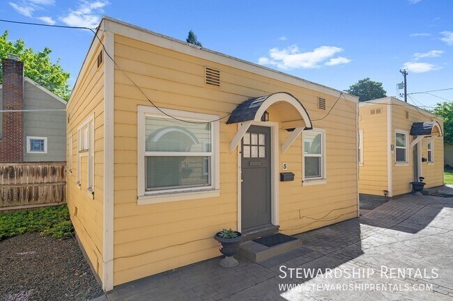Building Photo - 2024 Emerald St
